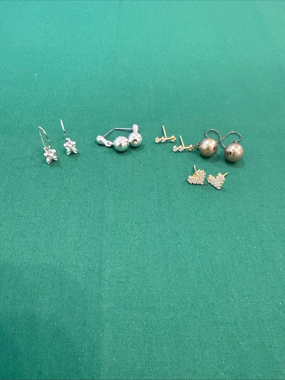 Fashion earrings lot 5 sets. Silver & gold, drop &stud #7B